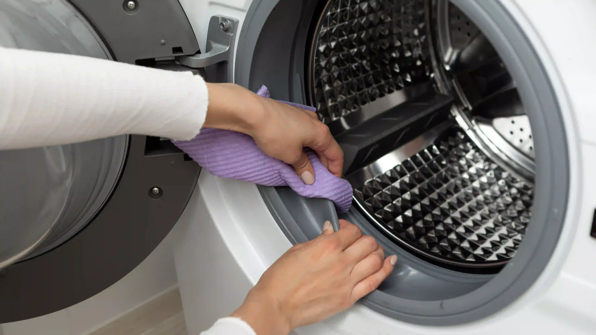 Limpeza profissional de máquina de lavar